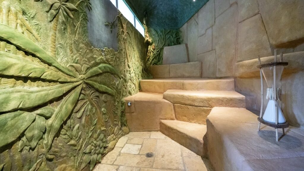 Spa with steamroom.