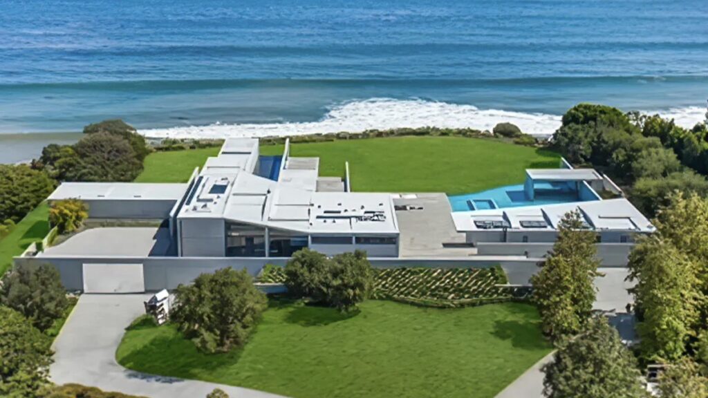 A gorgeous sky view of the mansion and it's view of the oceanfront